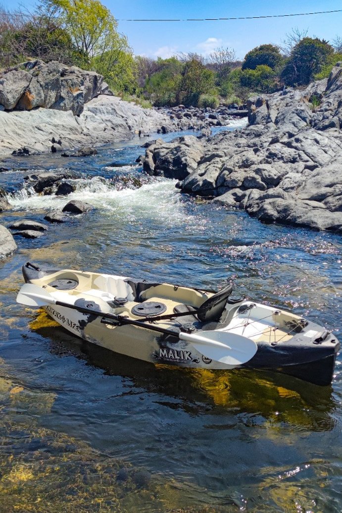 Kayak Malik en un paisaje